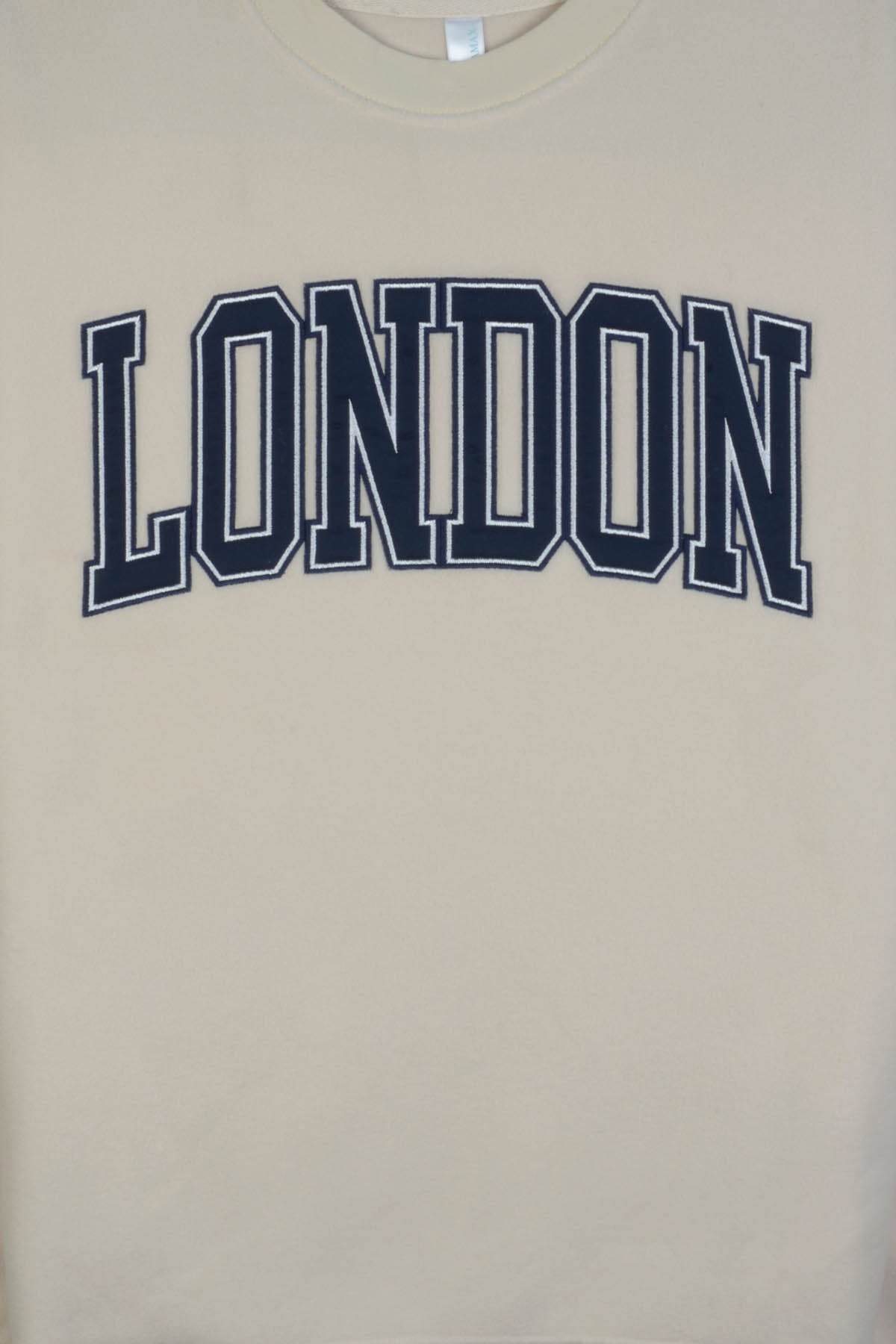 Embroidered 'LONDON' polar fleece crewneck sweatshirt with pockets – BEIGE